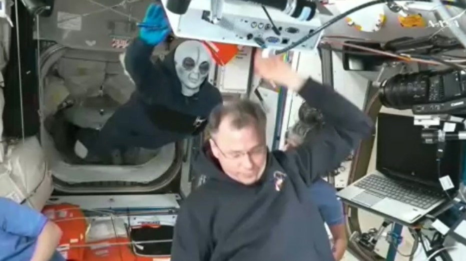 NASA Astronaut's 'Alien' Prank Welcomes SpaceX Crew to ISS