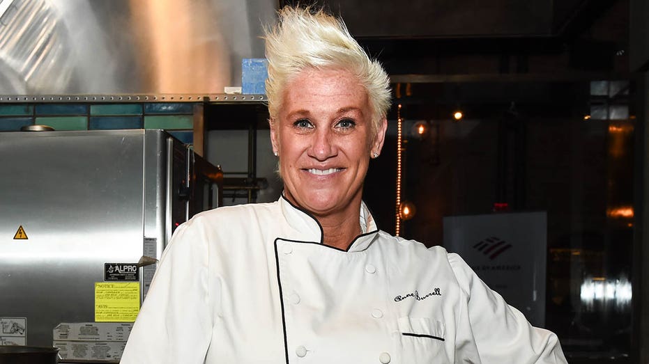 Anne Burrell, Food Network Star, Dies at 55 After Joyful Improv Performance