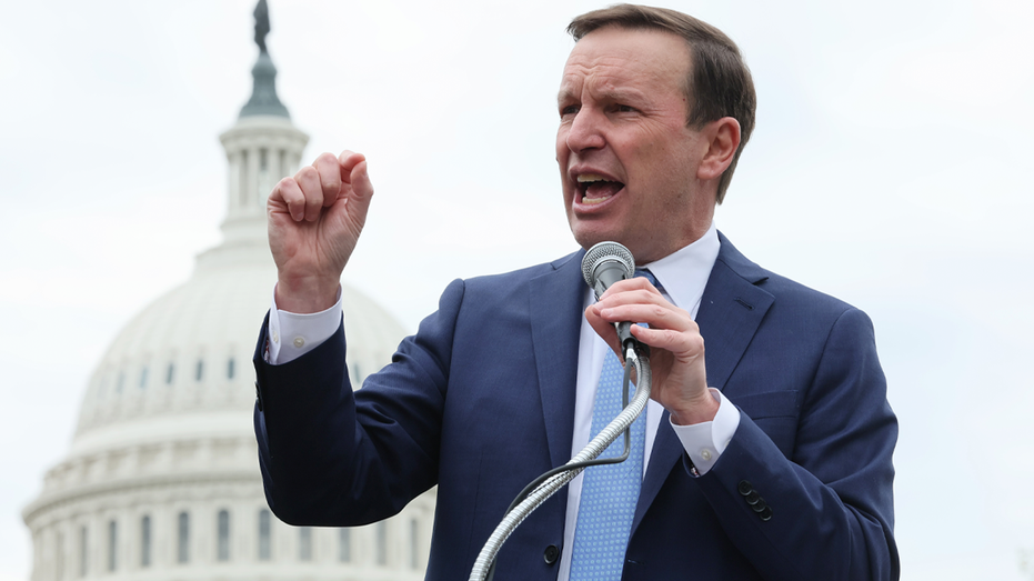 Sen. Chris Murphy Blasts ICE Mask Policy as Path to Vigilantism and Depravity