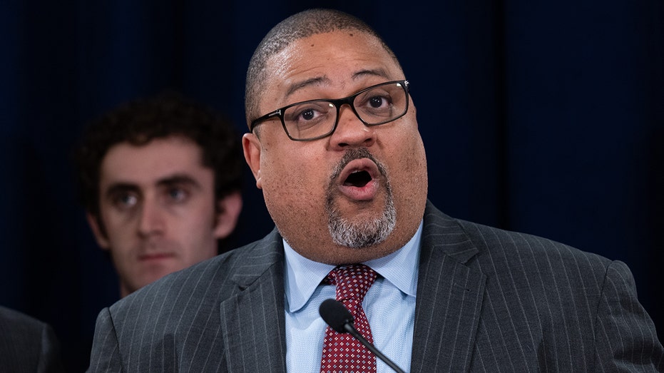 Alvin Bragg Dominates Manhattan DA Primary Amid Trump Legal Saga
