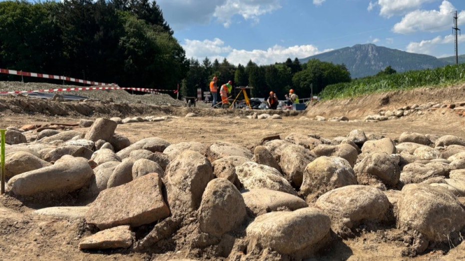 Pedestrian’s Find in Switzerland Uncovers Ancient Roman Building Near Highway
