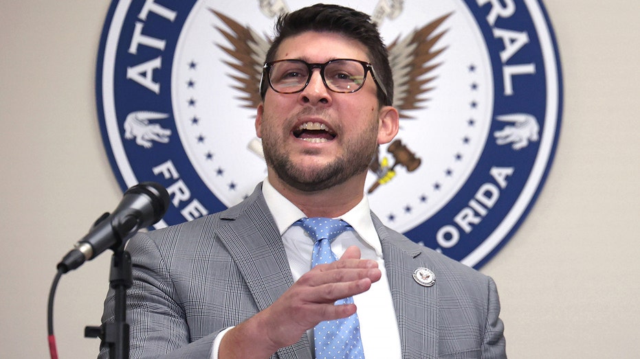 Florida AG Uthmeier Urges Reporting Ex-Partners for Illegal Immigration