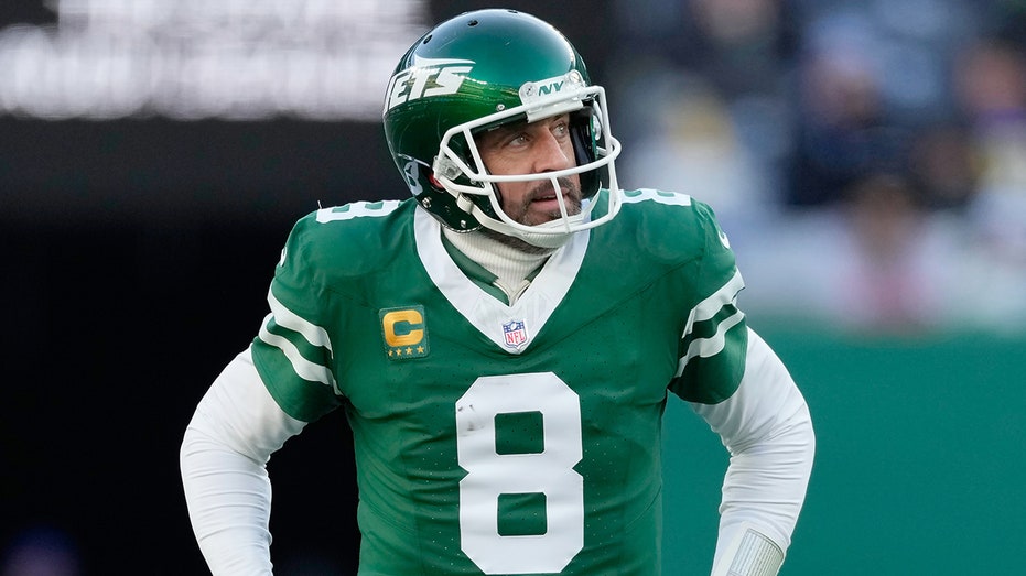 Steelers Roll the Dice with Aaron Rodgers: Genius Move or Desperate Play?