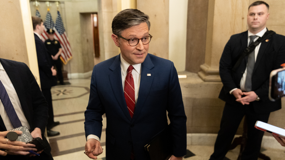 House Exodus Endangers Mike Johnson’s Hold as Over 40 Members Plan Departure Amid Turmoil