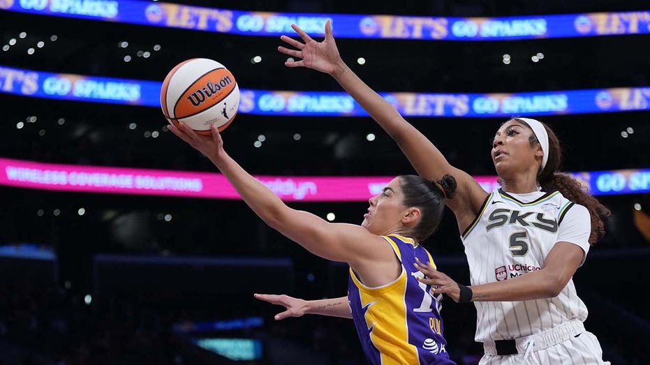 Kelsey Plum’s Taunt and 28 Points Power Sparks Past Winless Chicago Sky